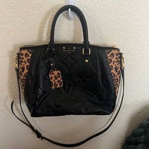 Perfect LV crossbody 100% leather.